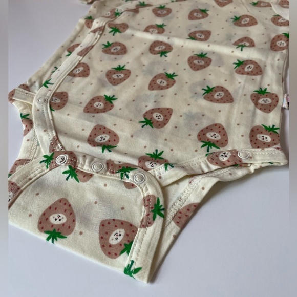 NWT. Strawberries 🍓 Kimono Bodysuit - Picture 2 of 4